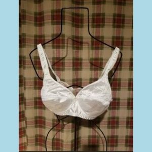 NWOT Pink K Size 40C Bra White Wireless